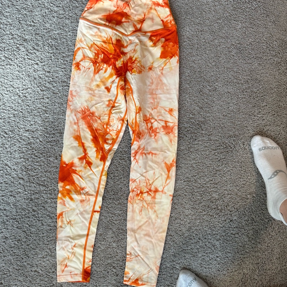 High-Waist Tie-Dye Leggings in Orange and Cream
